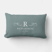 Blaugraues Monogram Lumbar Pillow Lendenkissen (Vorderseite)