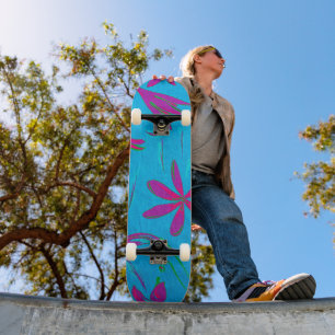 Blaugrüne Blütenbrise Skateboard