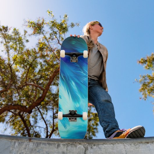 Blaugrüne Feder Abstrakt Skateboard (Außenbereich 1)