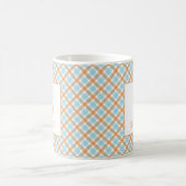 Blaugrüne und Orange karierte Monogramm-Name Kaffeetasse (Mittel)