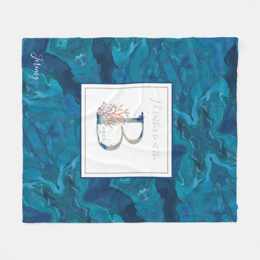 Blaukorallenmonogramm mit schönem Küstengefälle Fleecedecke (Vorderseite (Horizontal))