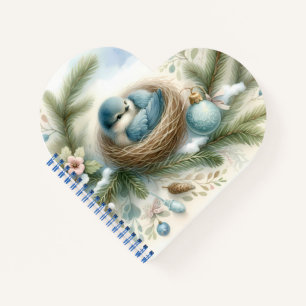 Blaumeisennest mit Ornamenten in Winterkiefern Notizblock