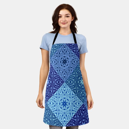 Blaumuster Schürze (Getragen)