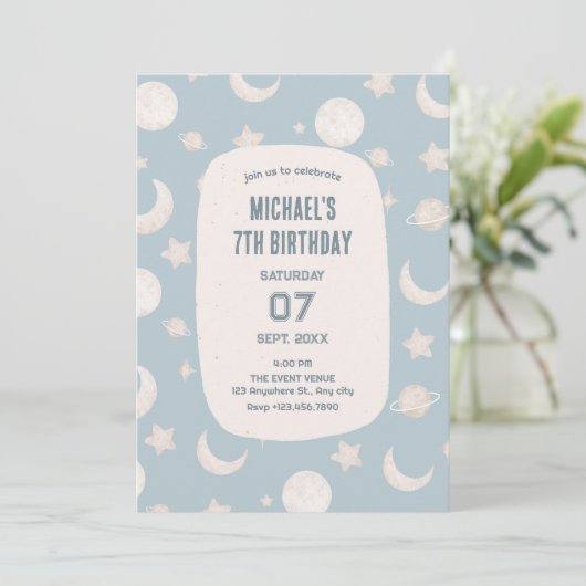 Blaupastellplatz Astronaut Geburtstag Einladung (Stehend Vorderseite)