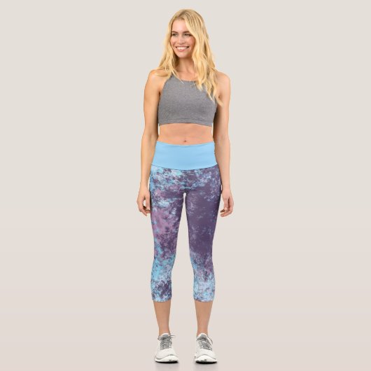 Blaupink und Lila abstrakt Capri Leggings (Vorderseite)