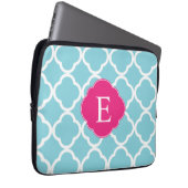 Blaurosa Quatrefolienmonogramm Laptopschutzhülle (Vorne Rechts)