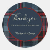 Blaurot-schwarz-keltisches Tartan-Muster Runder Aufkleber (Vorderseite)