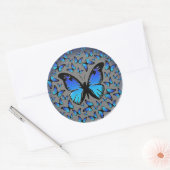 Blauschmetterlinge auf silberem Hintergrund Runder Aufkleber (Umschlag)