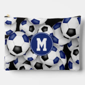 Blauschwarz-mit Monogramm-Fußball-Muster Zubehörtasche (Vorderseite)