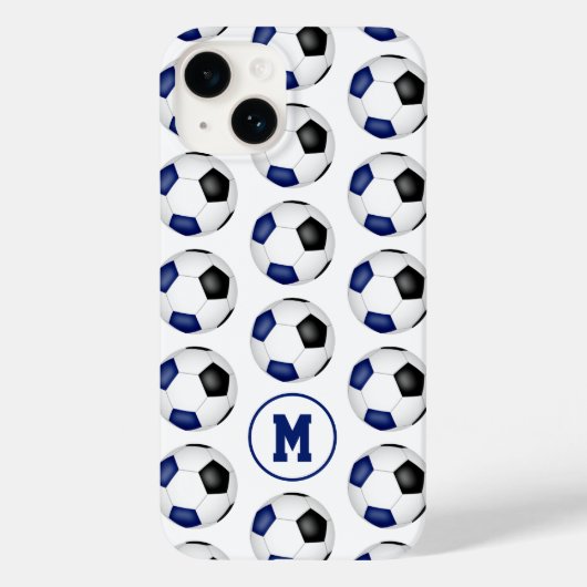 Blauschwarze Fußbälle mit Monogramm Case-Mate iPhone Hülle (Rückseite)