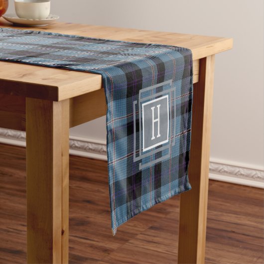 Blauschwarzes Tartan-Monogramm Kurzer Tischläufer (Beispiel)