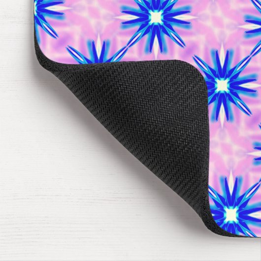 Blausternmuster auf rosa Mousepad (Ecke)