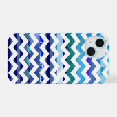 Blautöne gemustert Chevron iPhone 15 Hülle (Rückseite (Horizontal))