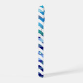 Blautöne gemustert Chevron iPhone 15 Hülle (Rechte Seite)