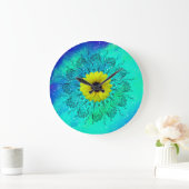 Blautürkisfarbene Sternengalaxie Mandala und Sonne Große Wanduhr (Zuhause)