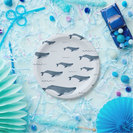 Blauwale, die im Ozean schwimmen Pappteller (Party)