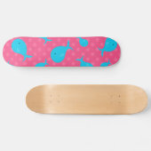 Blauwale rosa Polka-Punkte Skateboard (Horizontal)