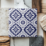 Blauweiß Traditionelle Symmetrie einfach Abstrakt Fliese<br><div class="desc">Diese blauweiße, traditionelle Symmetrische Abstrakte Keramik-Kachel fügt jedem Raum eine Touch der Eleganz hinzu. Diese Kachel mit einem atemberaubenden geometrischen indigoblauen Muster verbindet modernes Design mit traditioneller Ästhetik. Das elegante und raffinierte Ambiente ist perfekt für die Pflege von Badezimmern, Küchen oder akzentuierten Wänden. Egal ob Sie Ihre Zuhause aktualisieren oder...</div>