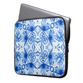 Blauweiße Fliese, Aquarellmuster. Laptopschutzhülle (Vorderseite Links)