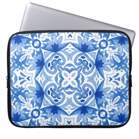 Blauweiße Fliese, Aquarellmuster. Laptopschutzhülle (Vorderseite)