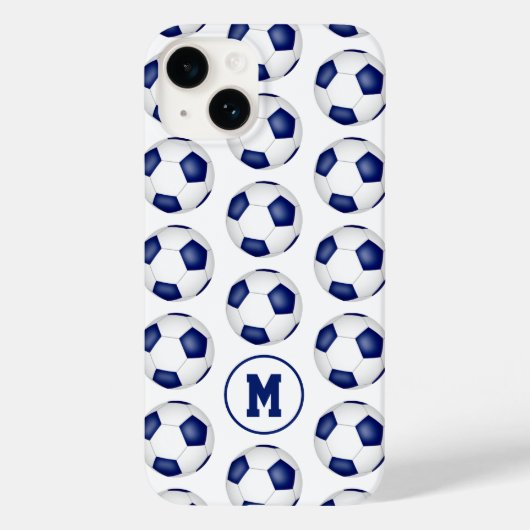 Blauweiße Fußbälle Muster mit Monogramm Case-Mate iPhone Hülle (Rückseite)