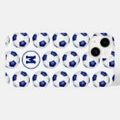 Blauweiße Fußbälle Muster mit Monogramm Case-Mate iPhone Hülle (Rückseite (Horizontal))