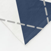 Blauweiße Raute kariert mit Monogramm Fleecedecke (Ecke)