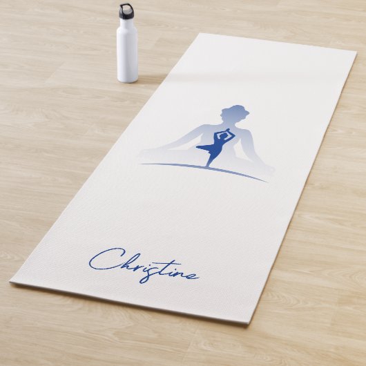 Blauweiße Yoga-Pose mit Individuelle Name Yogamatte (Beispiel)