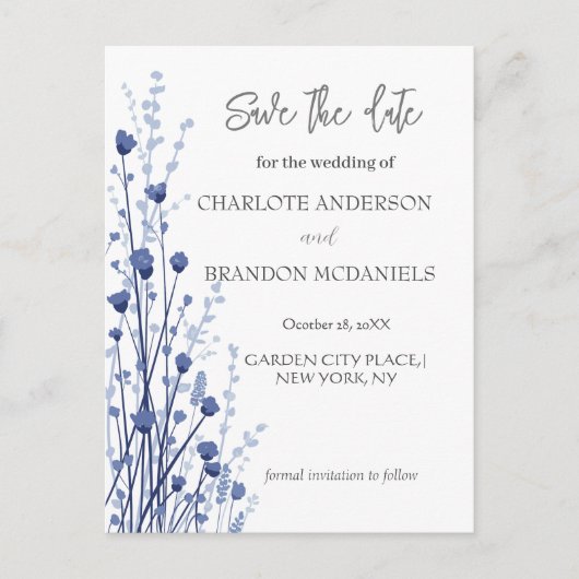 Blauweiße, zarte Wildblumen Save the Date Ankündigungspostkarte (Vorderseite)