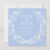 Blauweißes Blumenkreide Save the Date Fotokarte (Vorderseite)