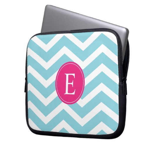 Blauweißes Zickzack-hellrosa Monogramm Laptopschutzhülle (Vorderseite Links)