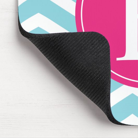 Blauweißes Zickzack-hellrosa Monogramm Mousepad (Ecke)