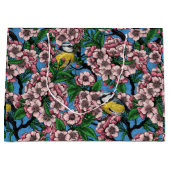 Blauzungenvögel im blühenden Kirschbaum auf blau Große Geschenktüte (Vorderseite)