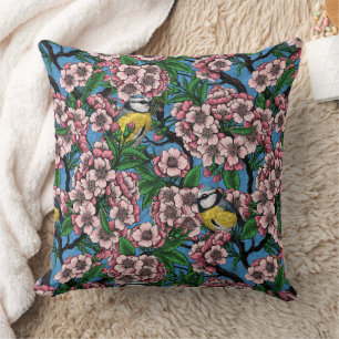 Blauzungenvögel im blühenden Kirschbaum auf blau Kissen