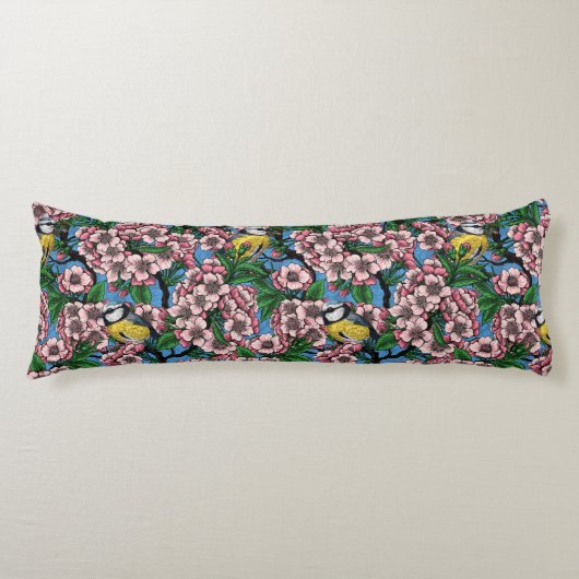 Blauzungenvögel im blühenden Kirschbaum auf blau Seitenschläferkissen (Vorderseite)