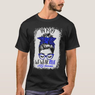 Bleached Leopard Messy Bun im Mai tragen wir Blue T-Shirt