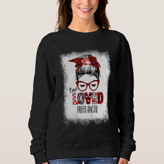 Bleached Messy Bun One Loved Freelancer Valentine' Sweatshirt (Vorderseite)