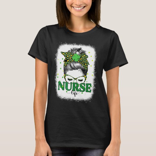 Bleached Nurse Life Messy Bun Leopard St Patricks T-Shirt (Vorderseite)