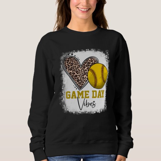 Bleached Softball Game Day Vibes Softball Mom Moth Sweatshirt (Vorderseite)
