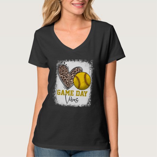 Bleached Softball Game Day Vibes Softball Mom Moth T-Shirt (Vorderseite)