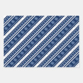 Blechblätter aus Navy und White Snowflake Geschenkpapier Set (Vorderseite)