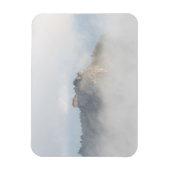 Bled Castle umgeben von Wolken Magnet (Vertikal)