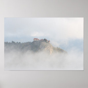 Bled Castle umgeben von Wolken Poster