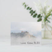 Bled Castle umgeben von Wolken Postkarte (Stehend Vorderseite)