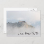 Bled Castle umgeben von Wolken Postkarte (Vorne/Hinten)