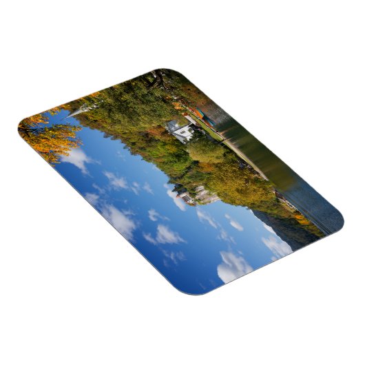 Bled See mit Bäumen in Herbstfarben in Slowenien Magnet (Rechte Seite)