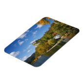 Bled See mit Bäumen in Herbstfarben in Slowenien Magnet (Linke Seite)