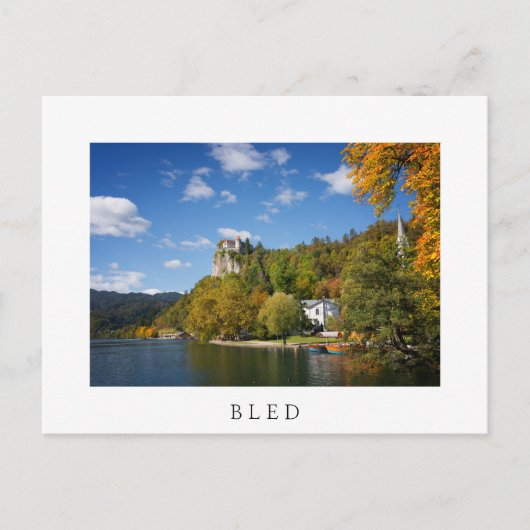 Bled See mit Bäumen in Herbstfarben in Slowenien Postkarte (Vorderseite)
