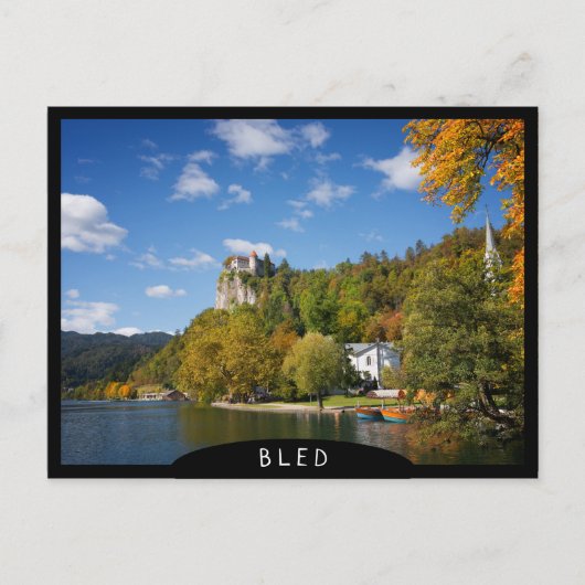 Bled See mit Bäumen in Herbstfarben in Slowenien Postkarte (Vorderseite)