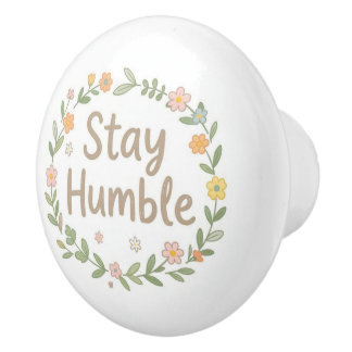 Bleib bescheiden erdige Töne Text auf Weiß Keramikknauf